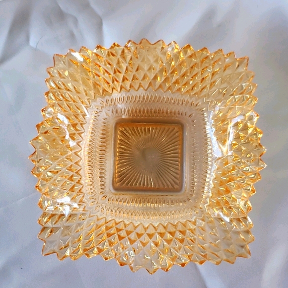 Beautiful Ruffle Glass Dish - Picture 6 of 6